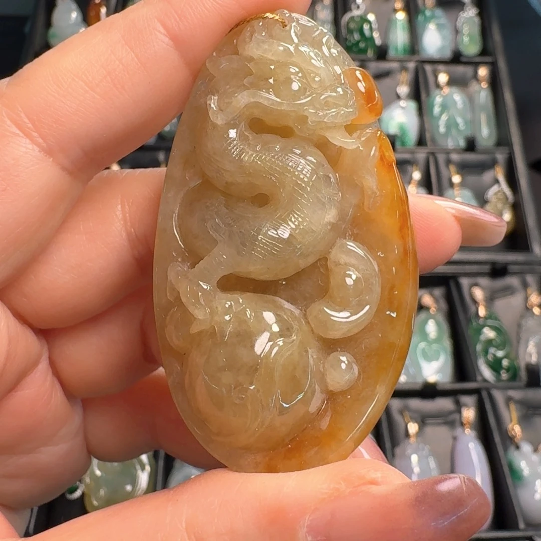 翡翠未镶嵌颈饰龙牌