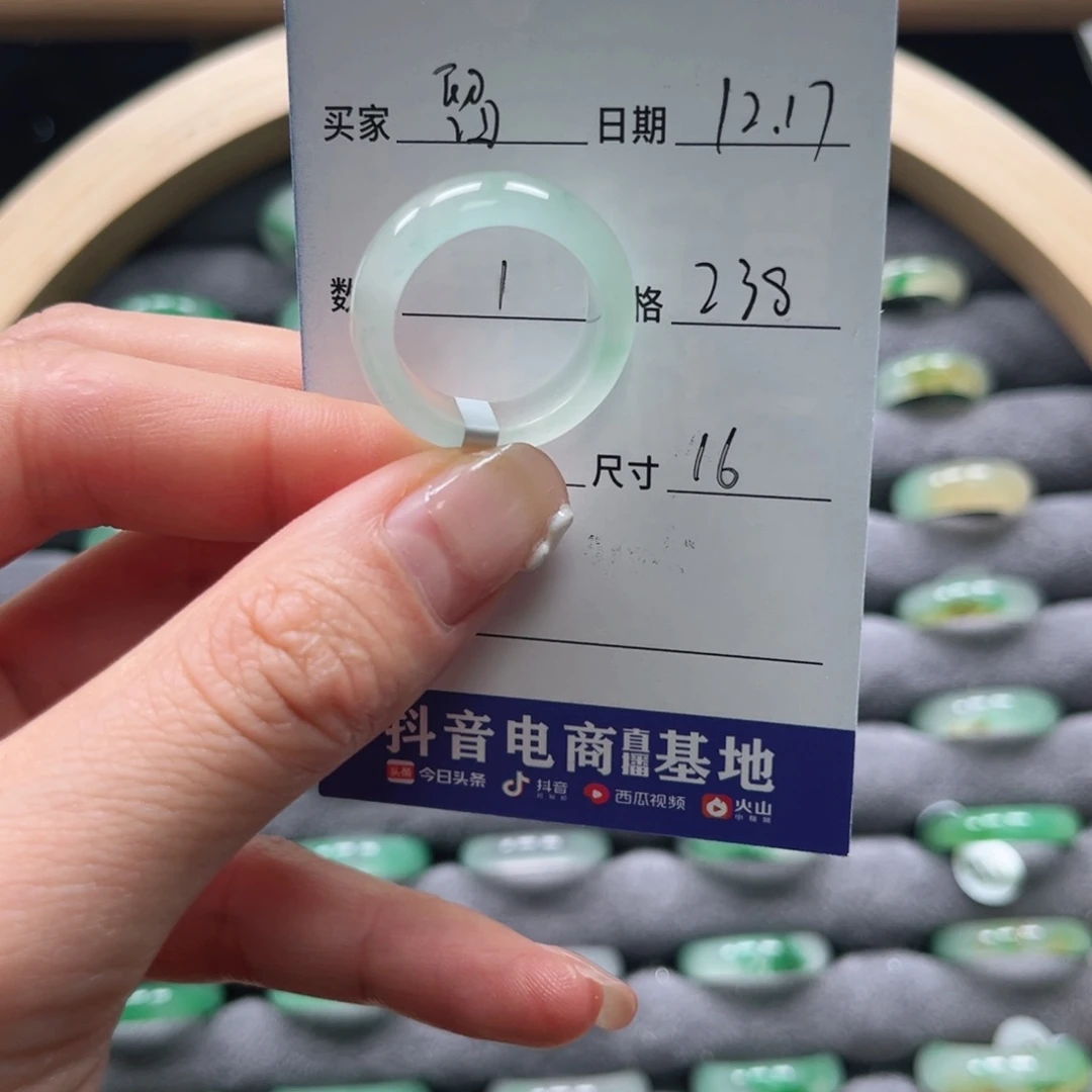 未镶嵌石英质玉戒圈留*