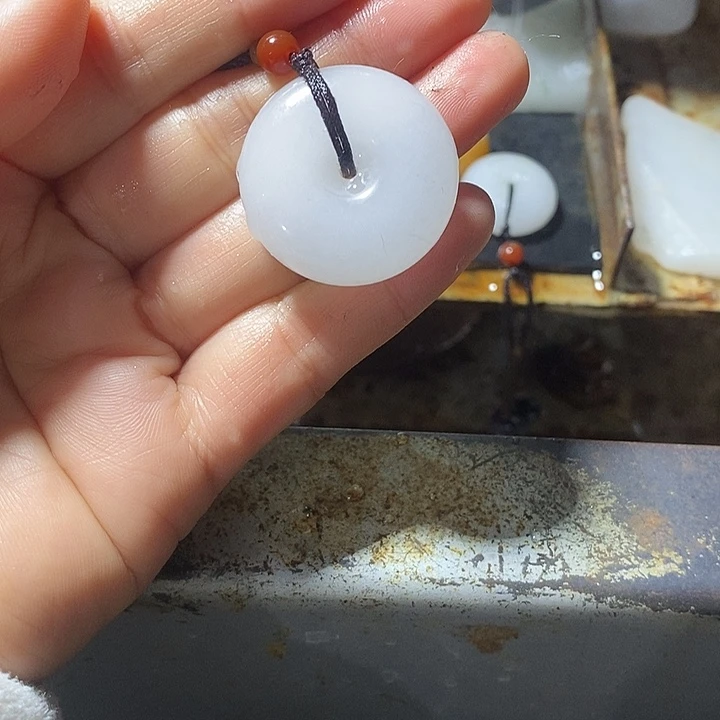 石英质玉未镶嵌颈饰