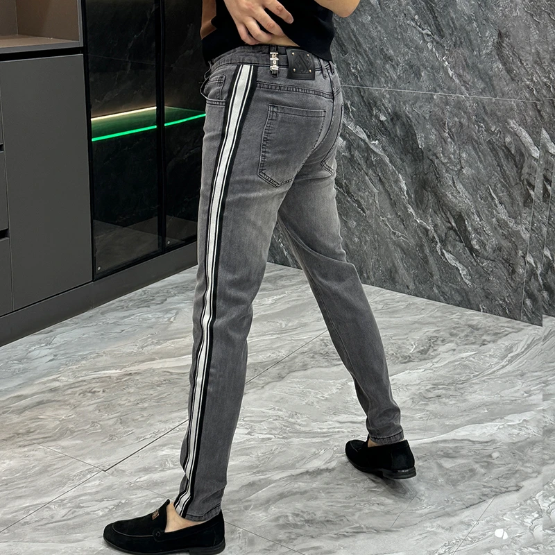 男士侧条纹牛仔裤秋季潮流简约修身显瘦小脚裤高级感百搭休闲长裤