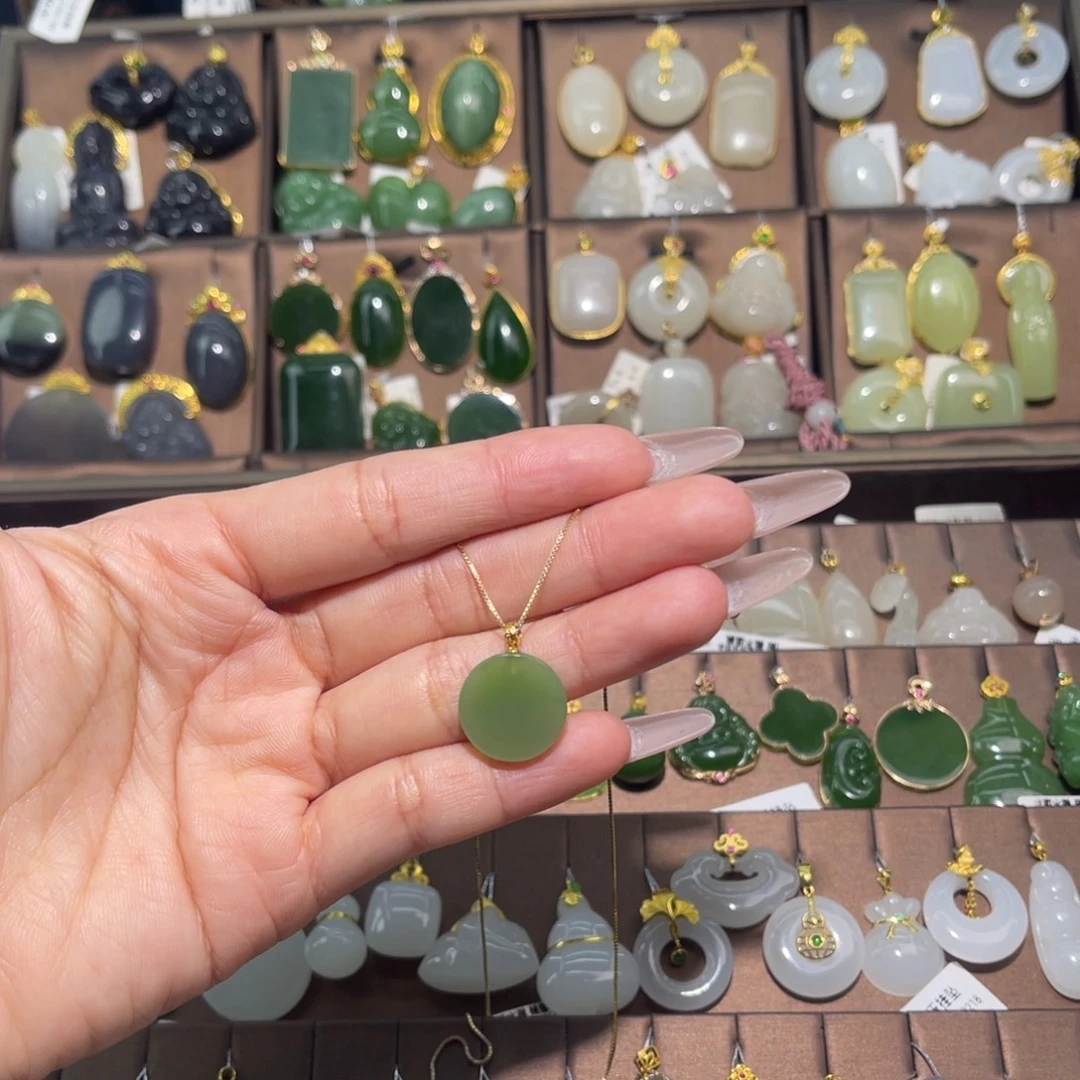 和田玉18K金镶嵌吊坠(赠链)