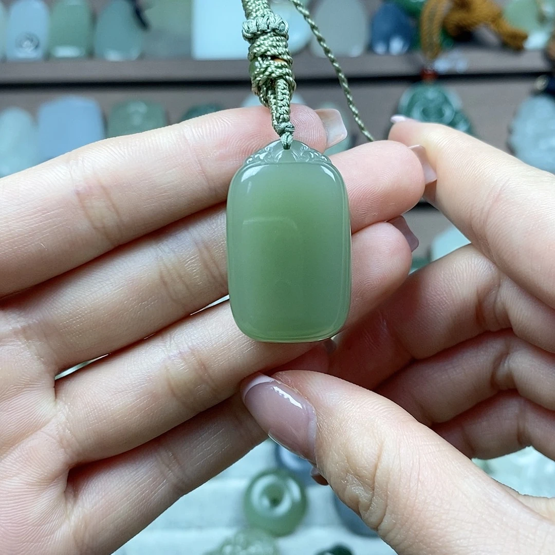 和田玉未镶嵌颈饰无事牌