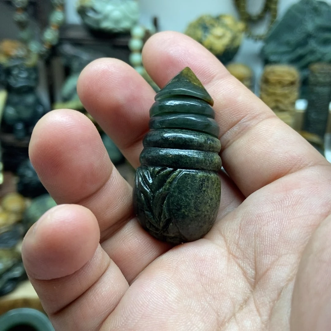 未镶嵌岫岩河磨玉（透闪石质玉）把件