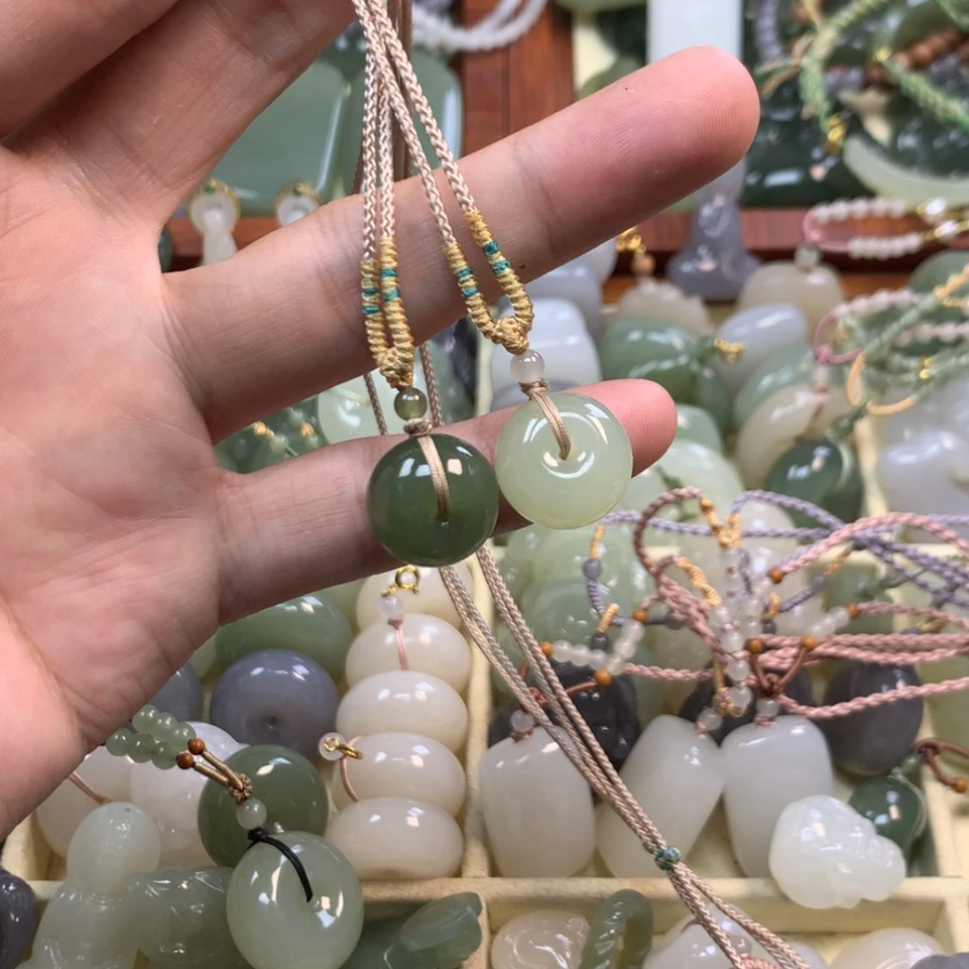 【闪购商品】颈饰未镶嵌和田玉