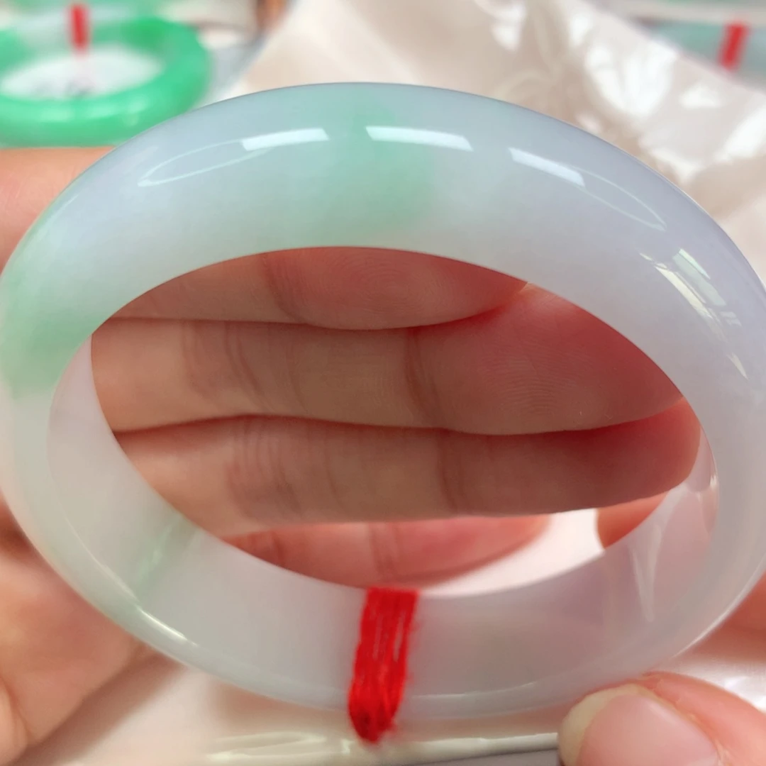 翡翠未镶嵌手镯宽版冰胶胶底起胶感淡春彩