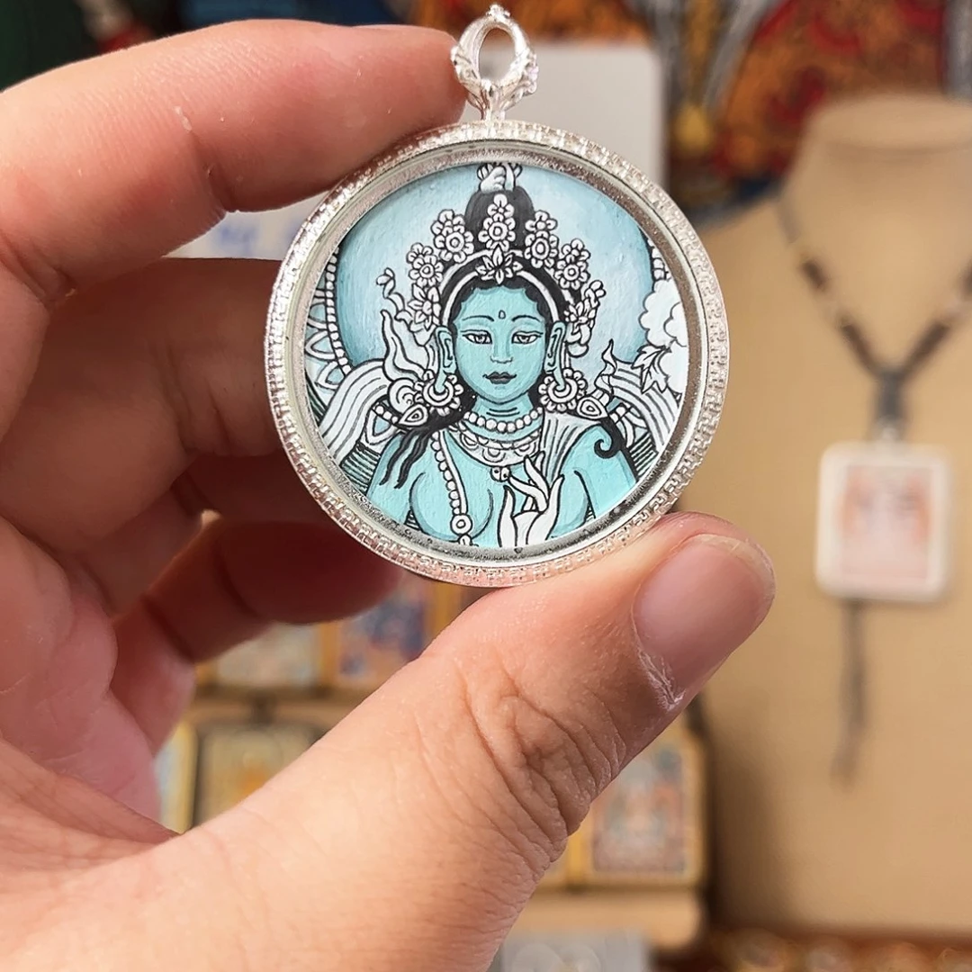 吊坠是***?有点梵唐卡  绿度母