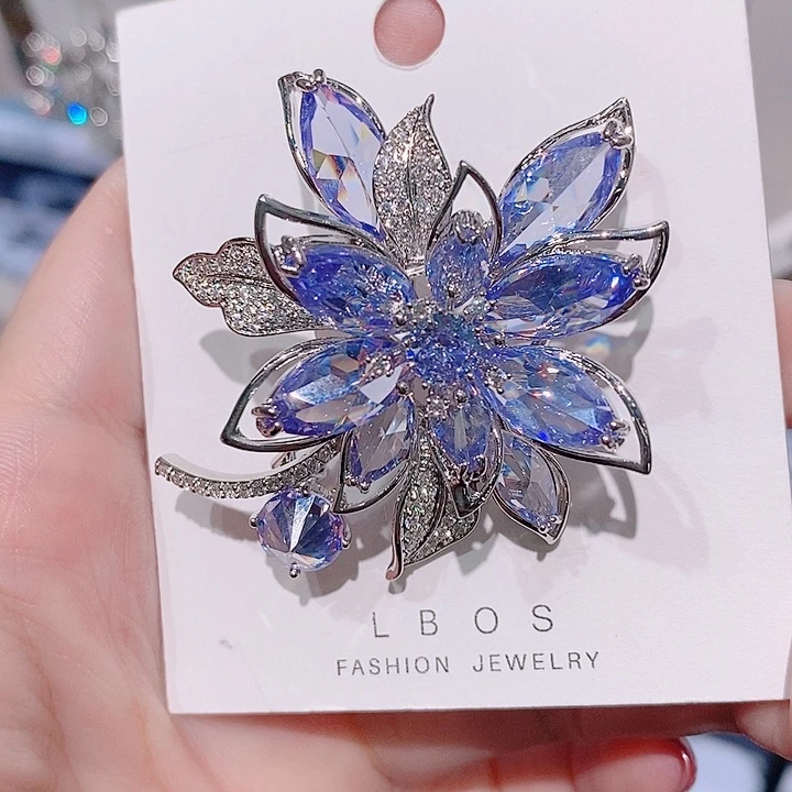 锆石铜合金彩锆花朵胸针