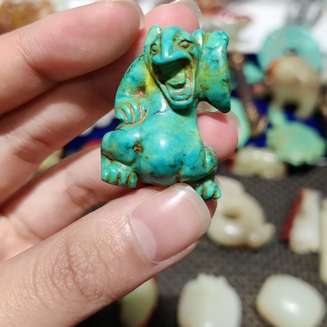 透闪石质玉未镶嵌颈饰