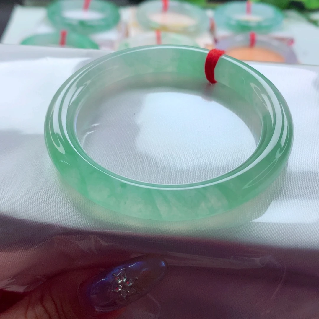 翡翠未镶嵌手镯53.5圆条 小手福利炸光冰甜绿 灵