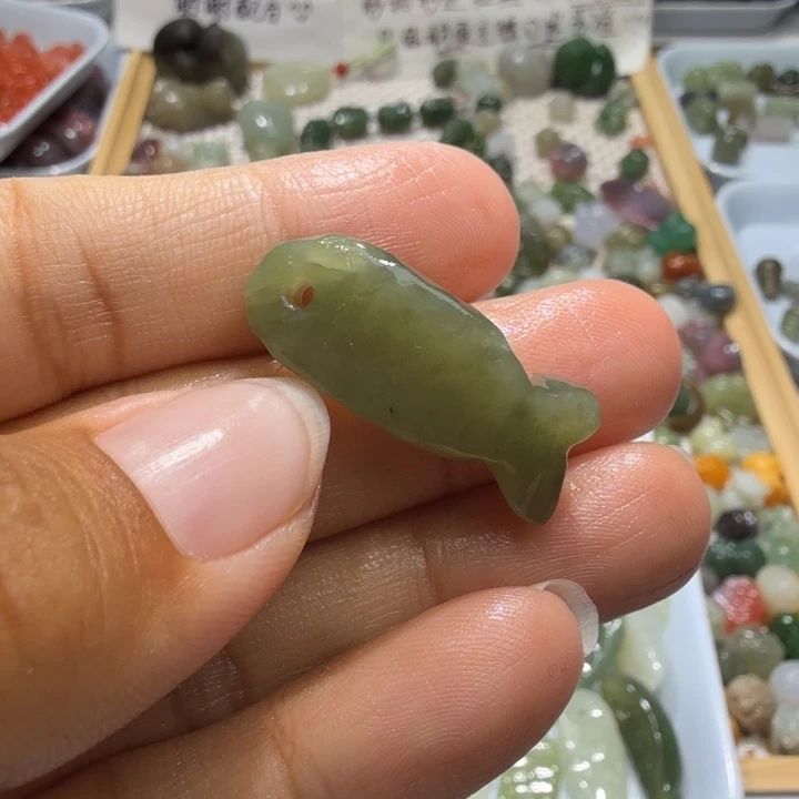 和田玉未镶嵌珠宝半成品包容