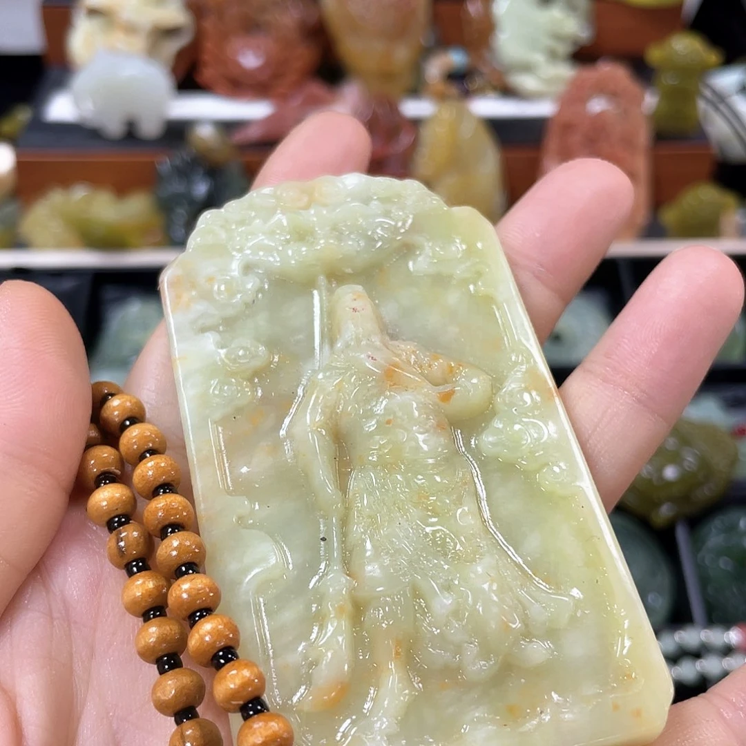 蛇纹石玉颈饰未镶嵌