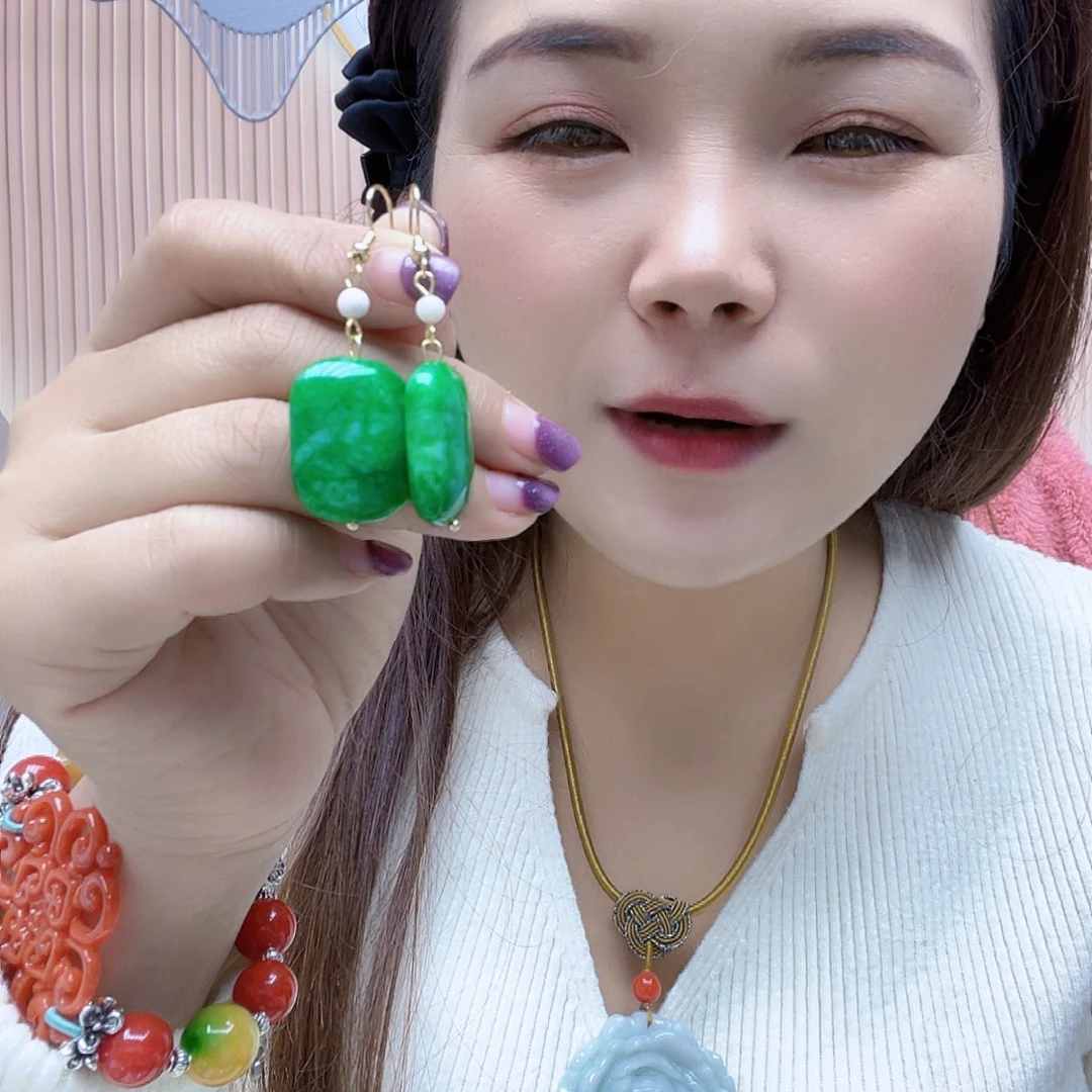 翡翠未镶嵌颈饰耳环