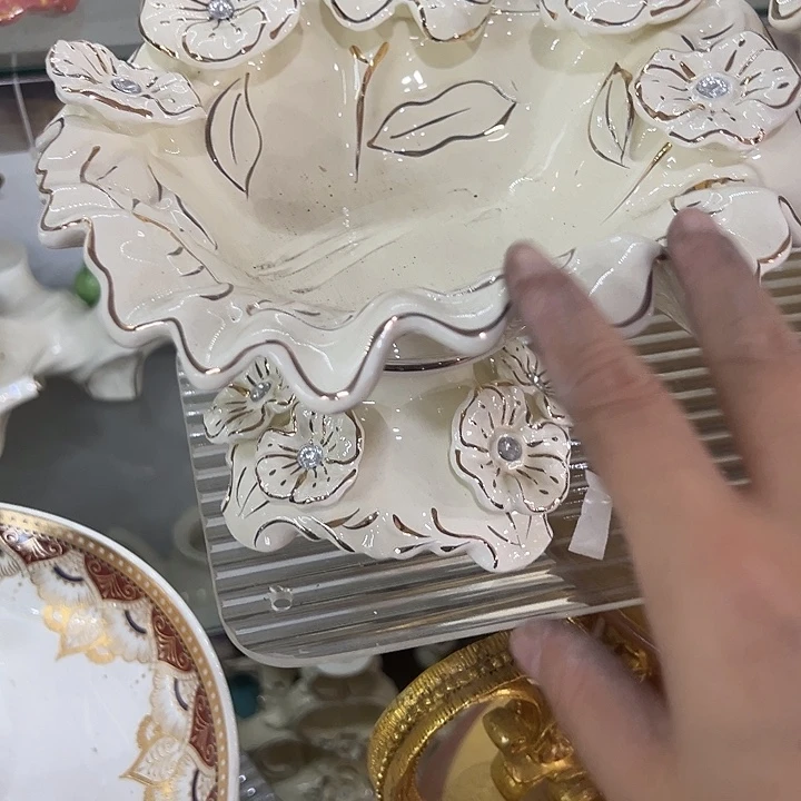 瓷片瑕。。。。。。。。。。。。。