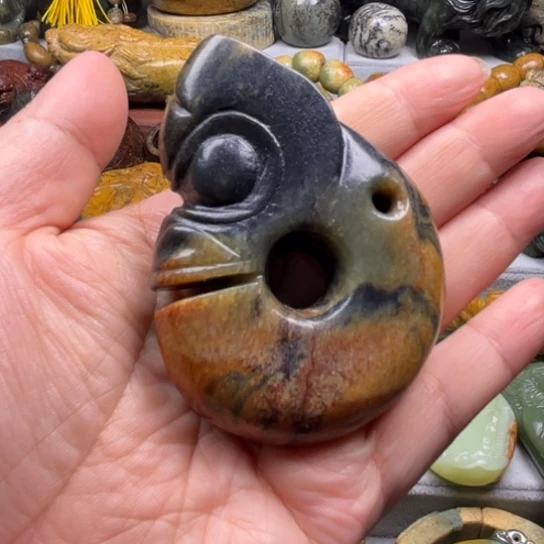 未镶嵌岫岩河磨玉（透闪石质玉）把件勇*