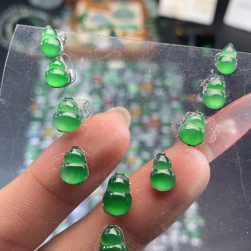 【闪购商品】翡翠挂件未镶嵌葫芦