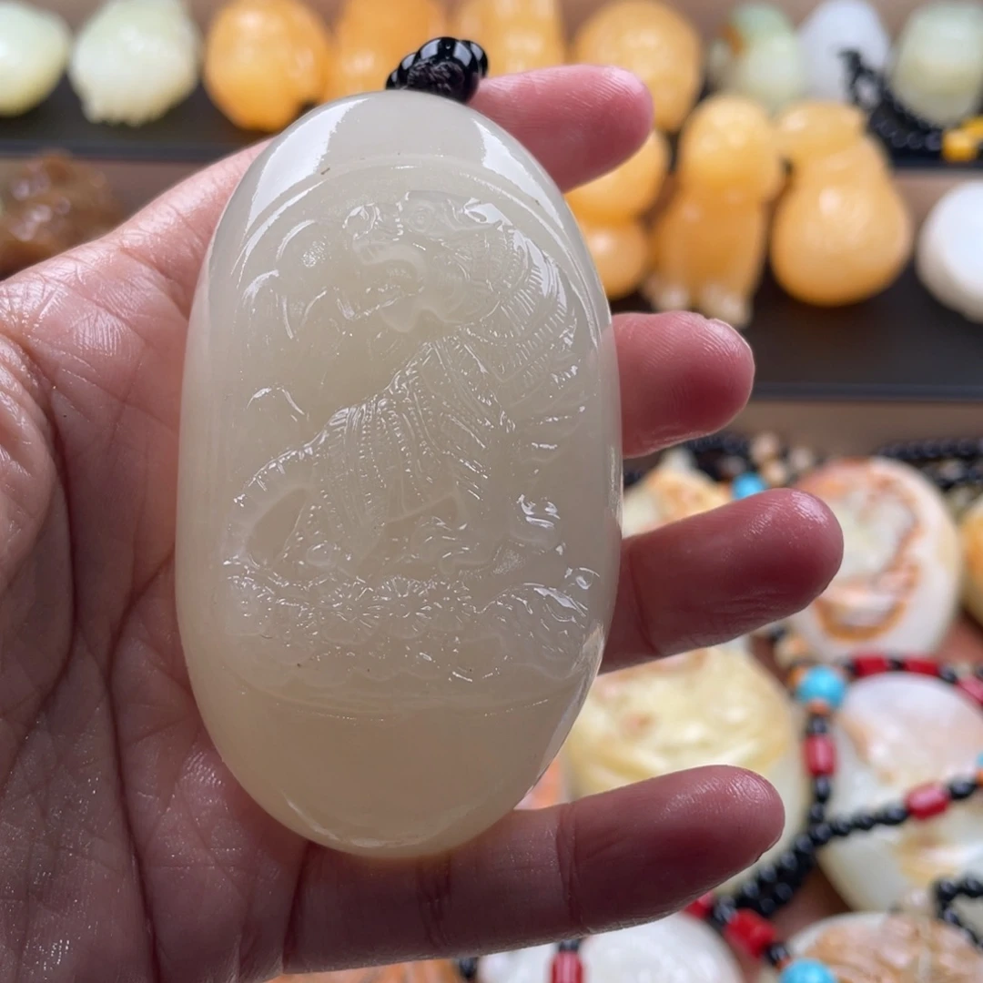 未***烟石材古青石手把件