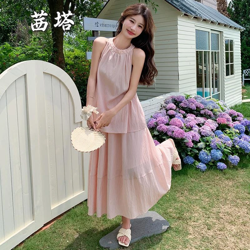 气质绝美粉色无袖露肩挂脖连衣裙女夏2025新款度假风长裙两件套装