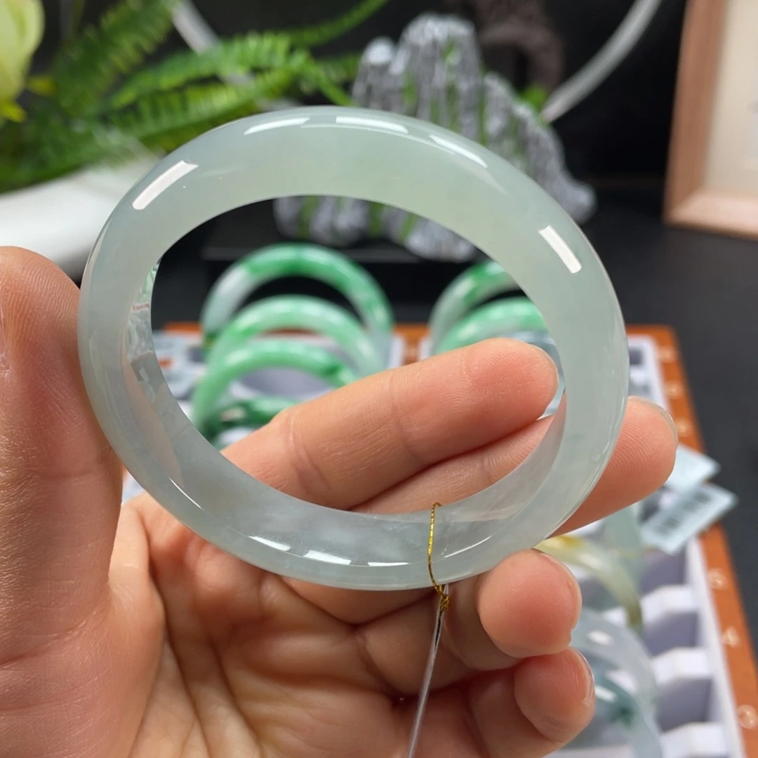 翡翠手镯未镶嵌冰蓝水正圈