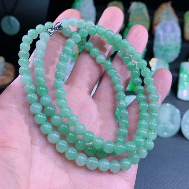 天然A货翡翠冰透浅绿翡翠项链 尺寸:6mm 共112颗