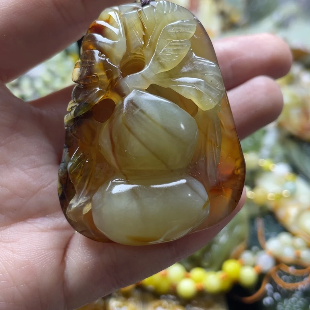 蛇纹石玉未镶嵌吊坠