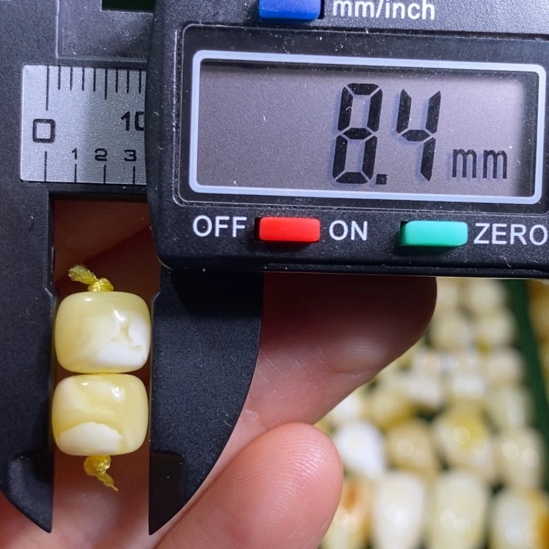 蜜蜡未镶嵌裸石配饰