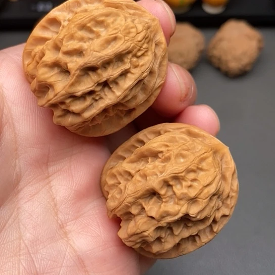 文玩核桃把件36磐石