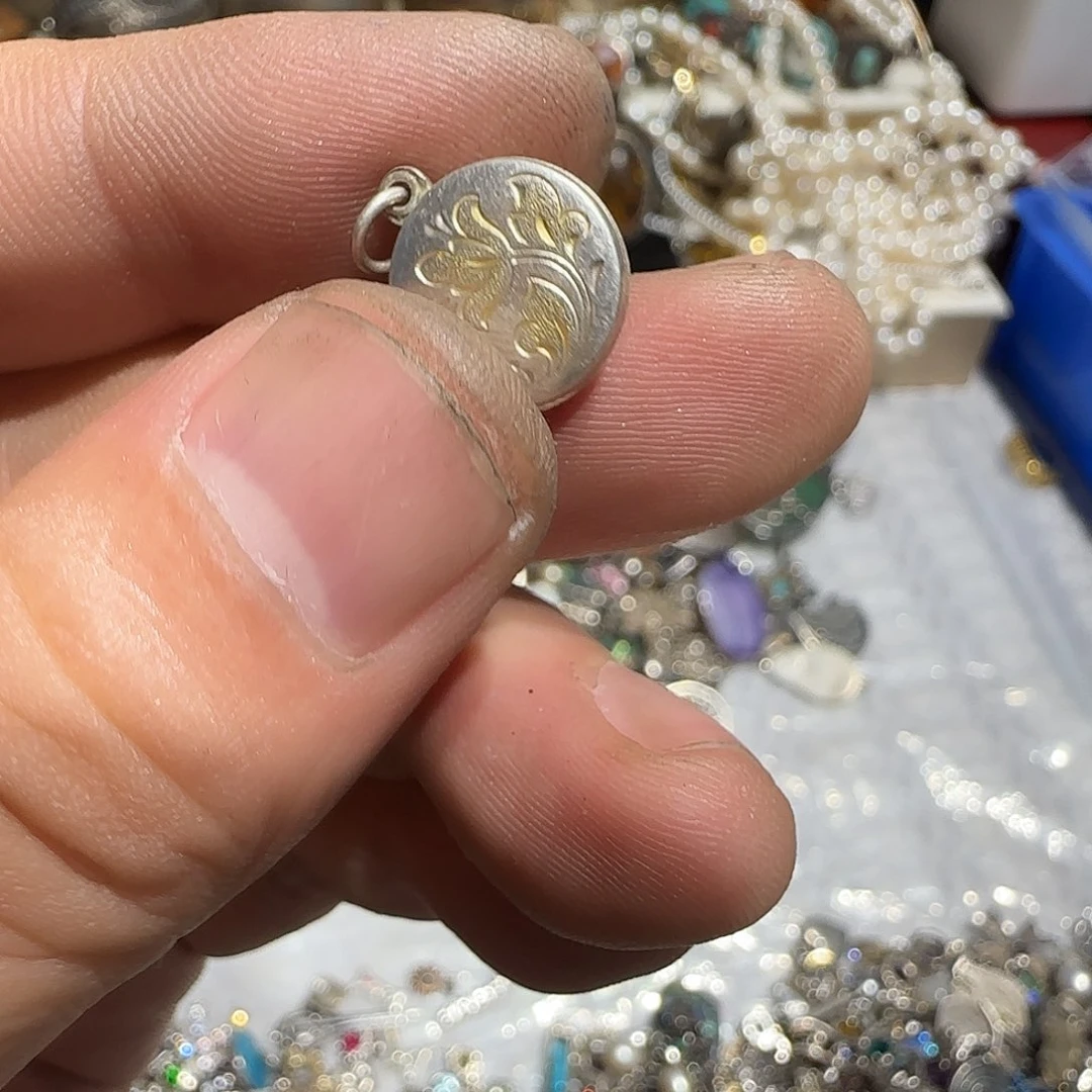 E***大理石纯铜吊坠的设计也是非常