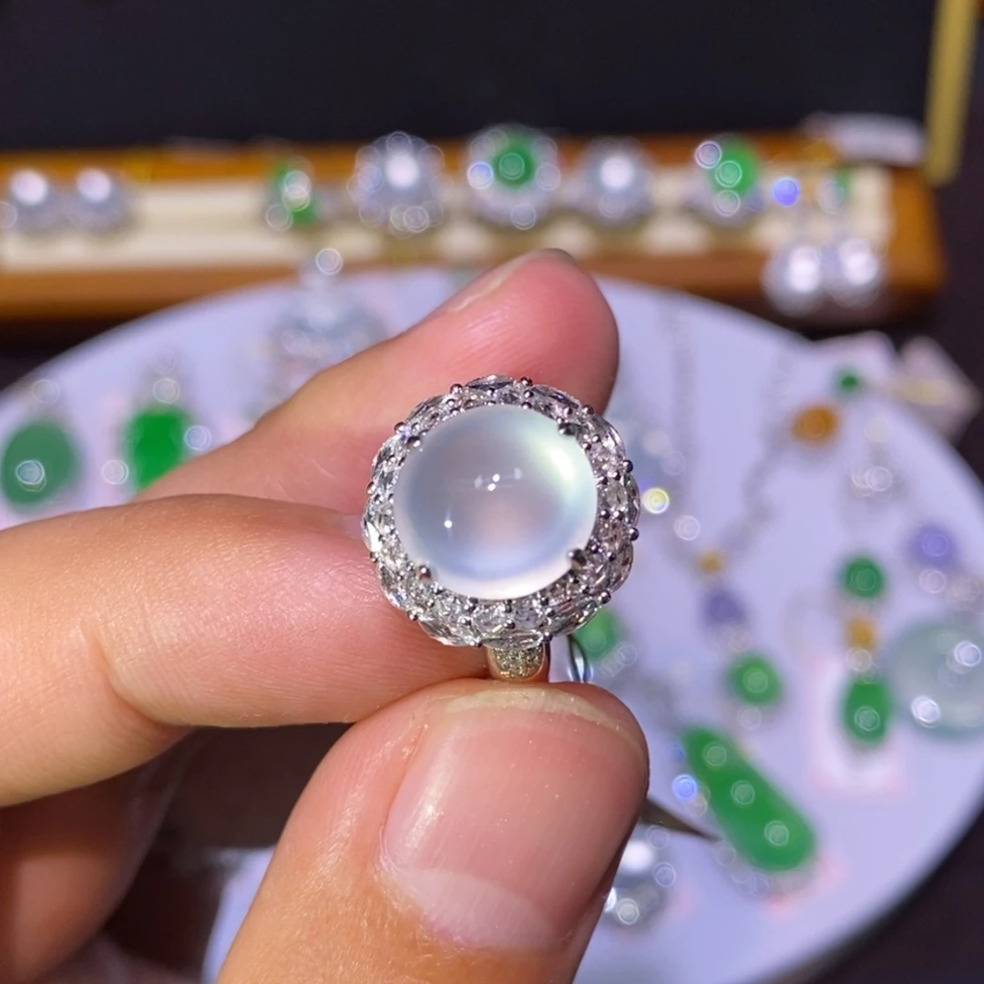 【闪购商品】颈饰18K金镶嵌翡翠