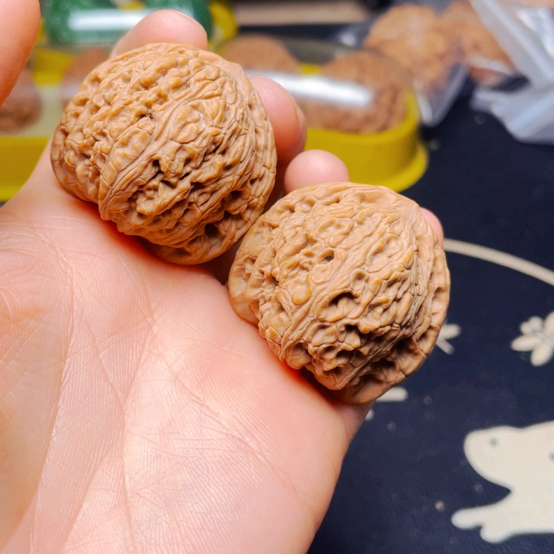 吊坠文玩核桃红宝石