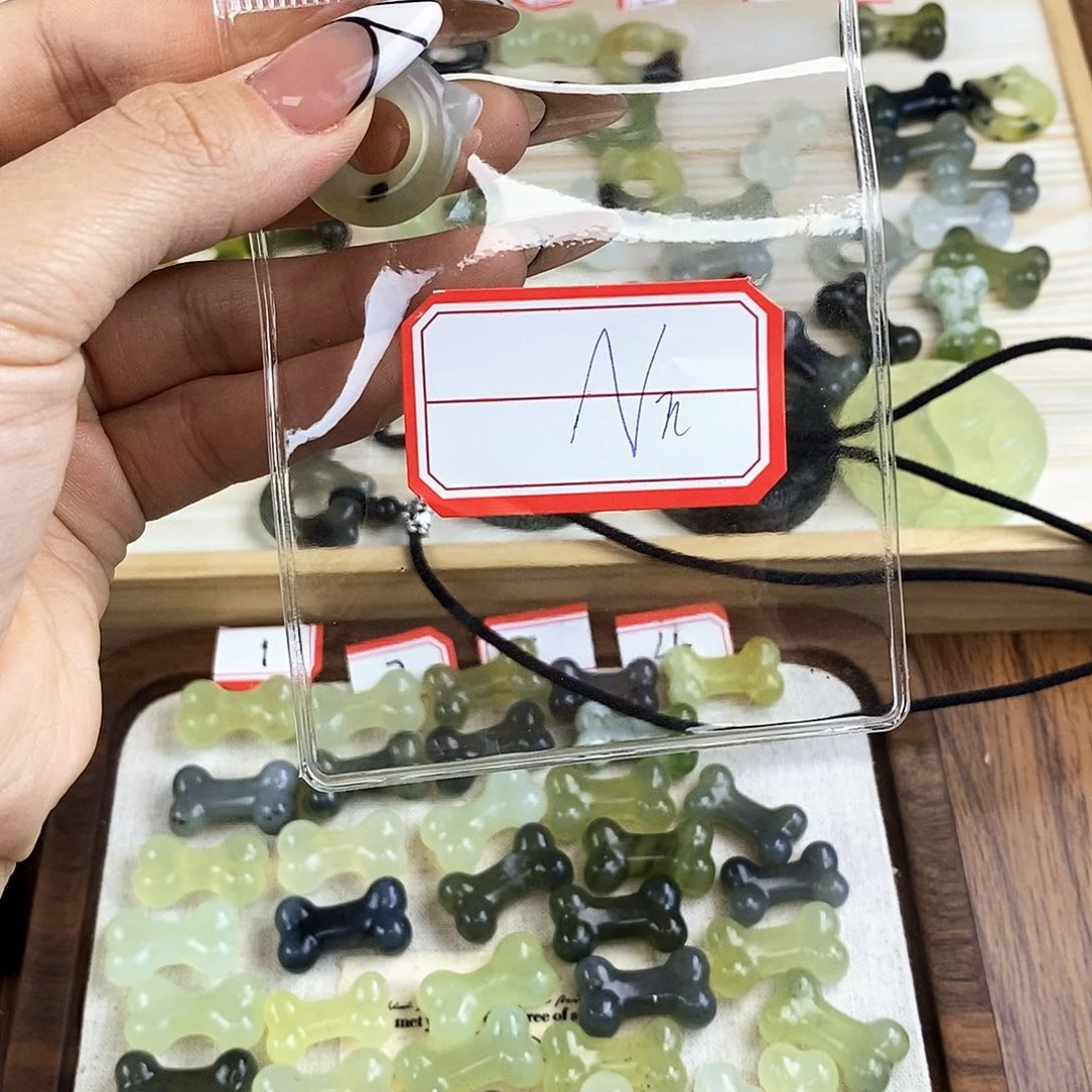 蛇纹石玉颈饰未镶嵌