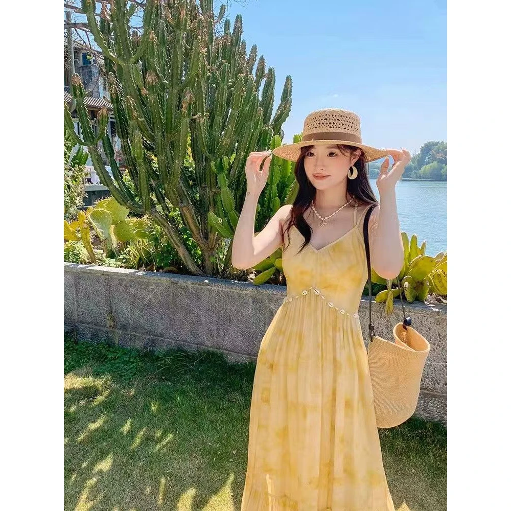 海边度假风复古印花黄色连衣裙女夏季新款雪纺收腰吊带茶歇长裙子
