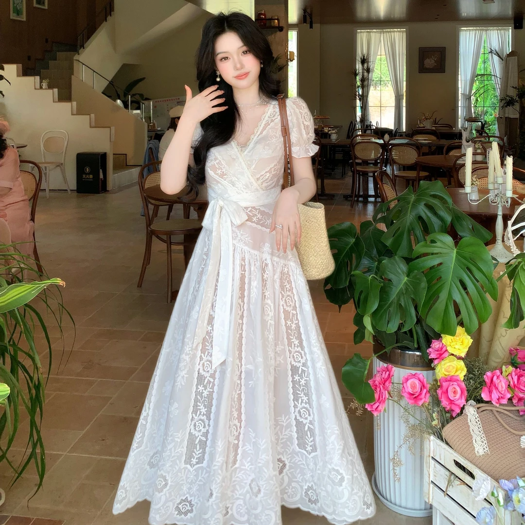 Blovelan月华疏影 V领束腰绣花优雅气质高级感短袖连衣裙