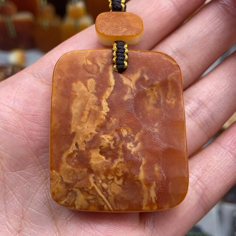 【闪购商品】未镶嵌吊坠(赠链)琥珀