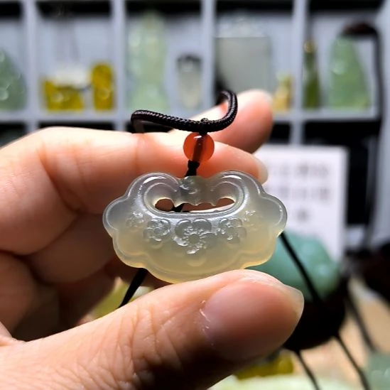 未镶嵌蛇纹石玉颈饰