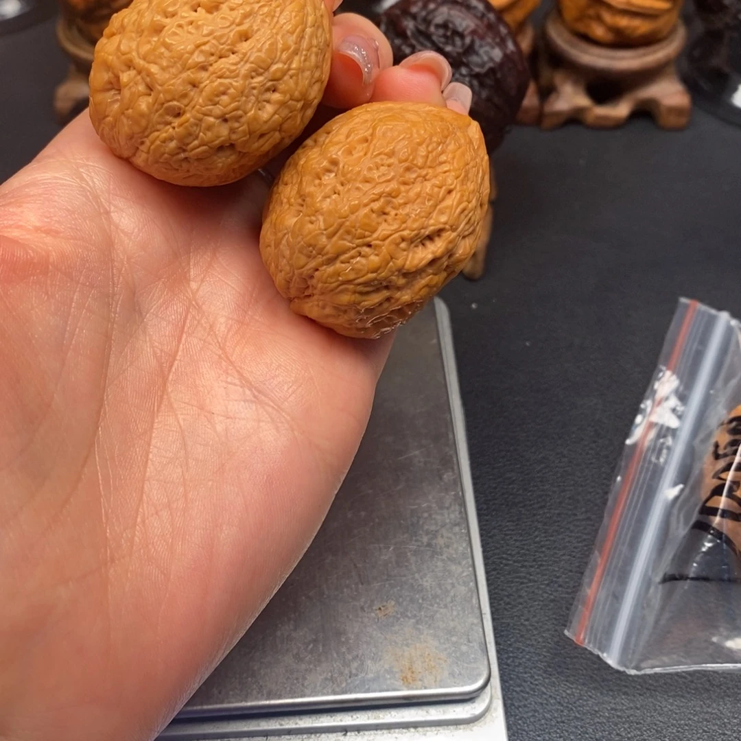 文玩核桃吊坠罗汉头