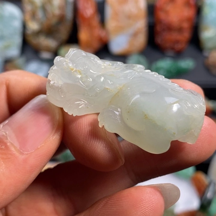 A***条翡翠未镶嵌颈饰貔貅