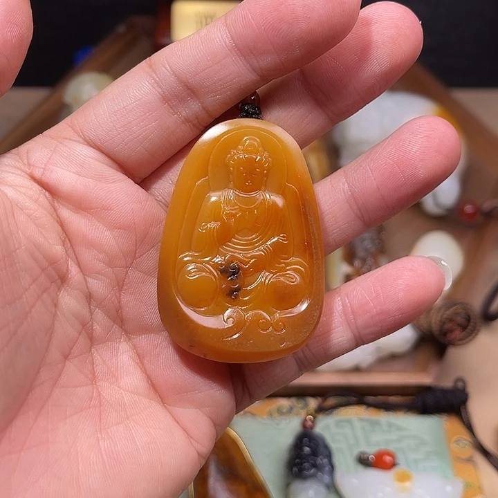 N***哥和田玉未镶嵌颈饰