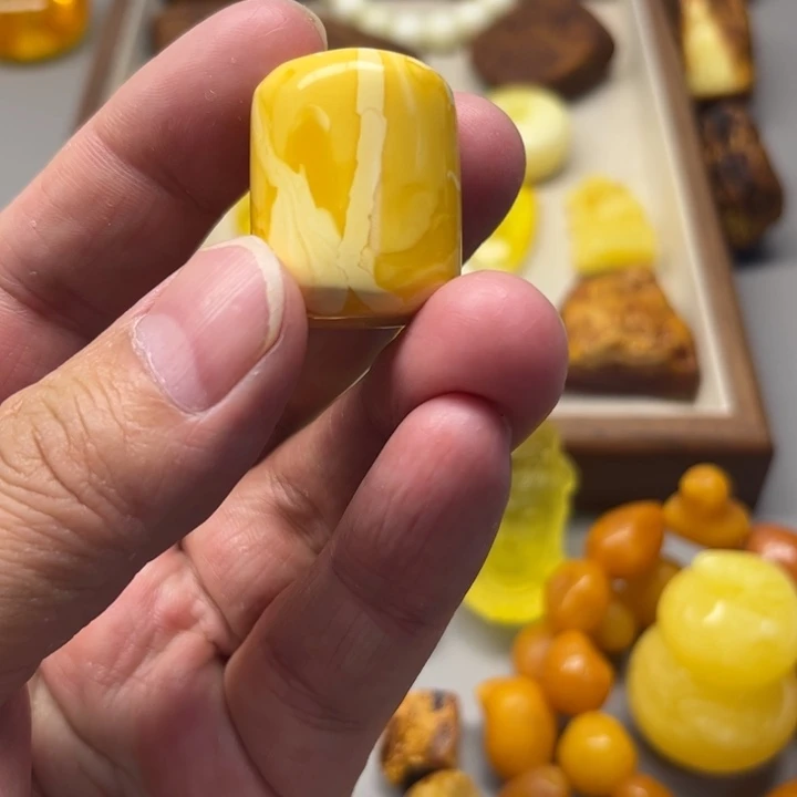 琥珀未镶嵌颈饰10老蜡