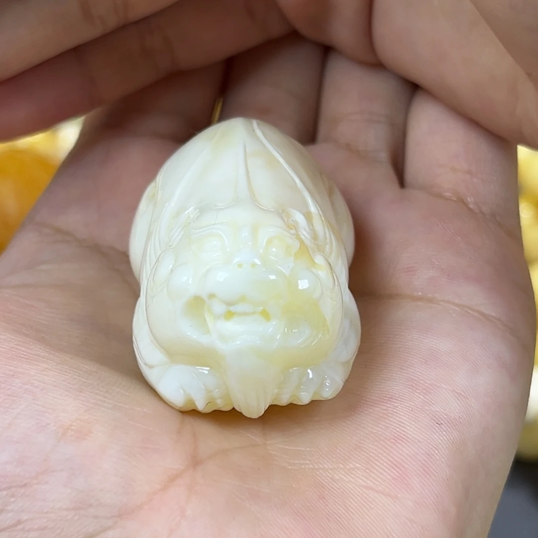 琥珀未镶嵌手串貔貅
