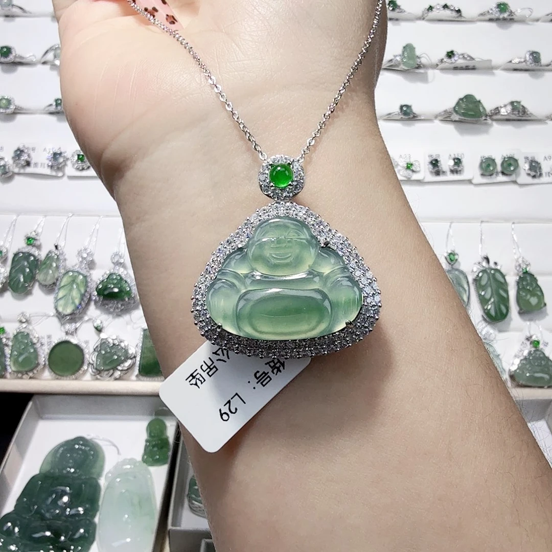 卖***吖翡翠未镶嵌颈饰翡翠