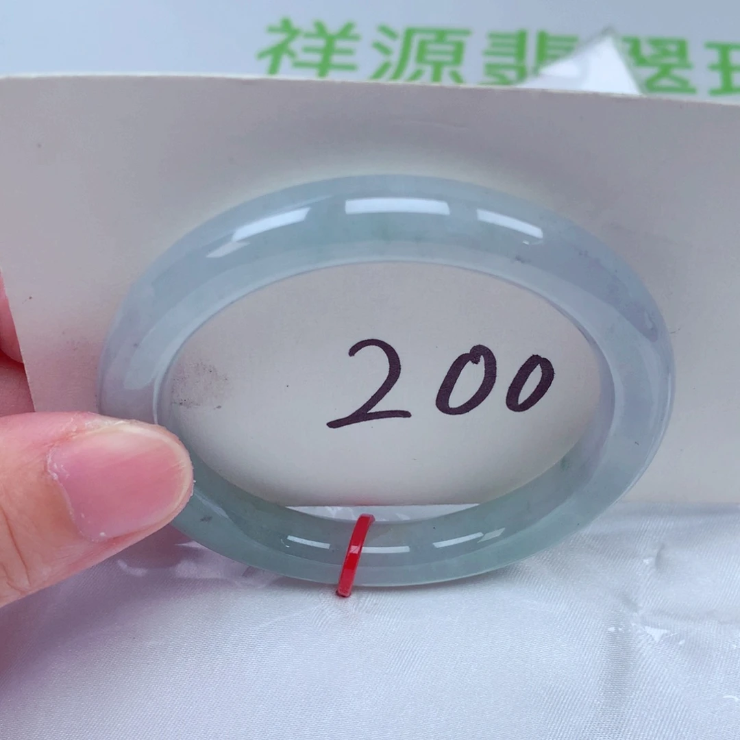 翡翠手镯未镶嵌翡翠