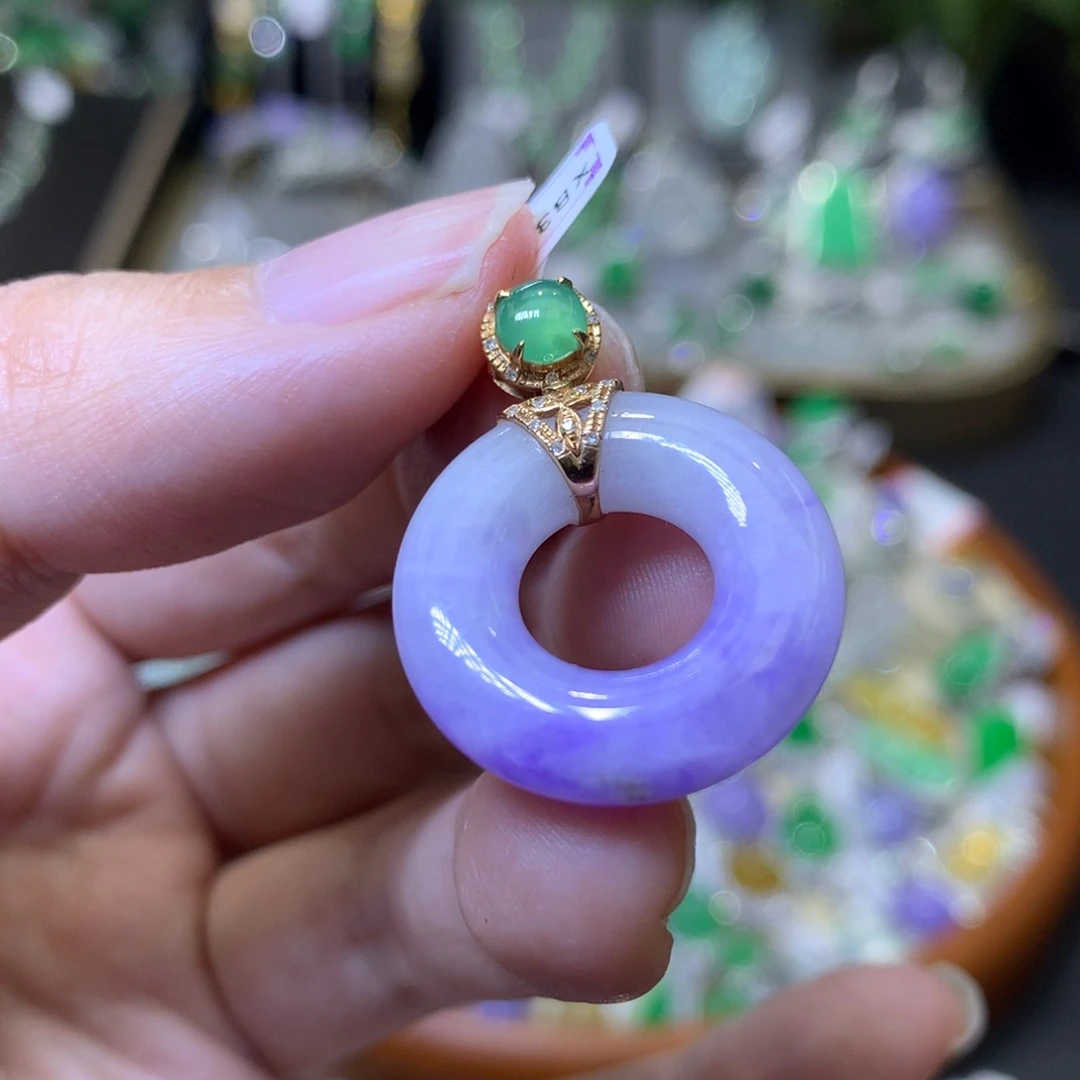 颈饰18K金镶嵌翡翠