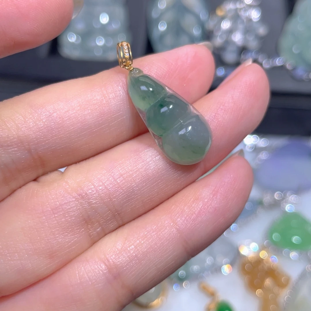 颈饰18K金镶嵌翡翠翡翠