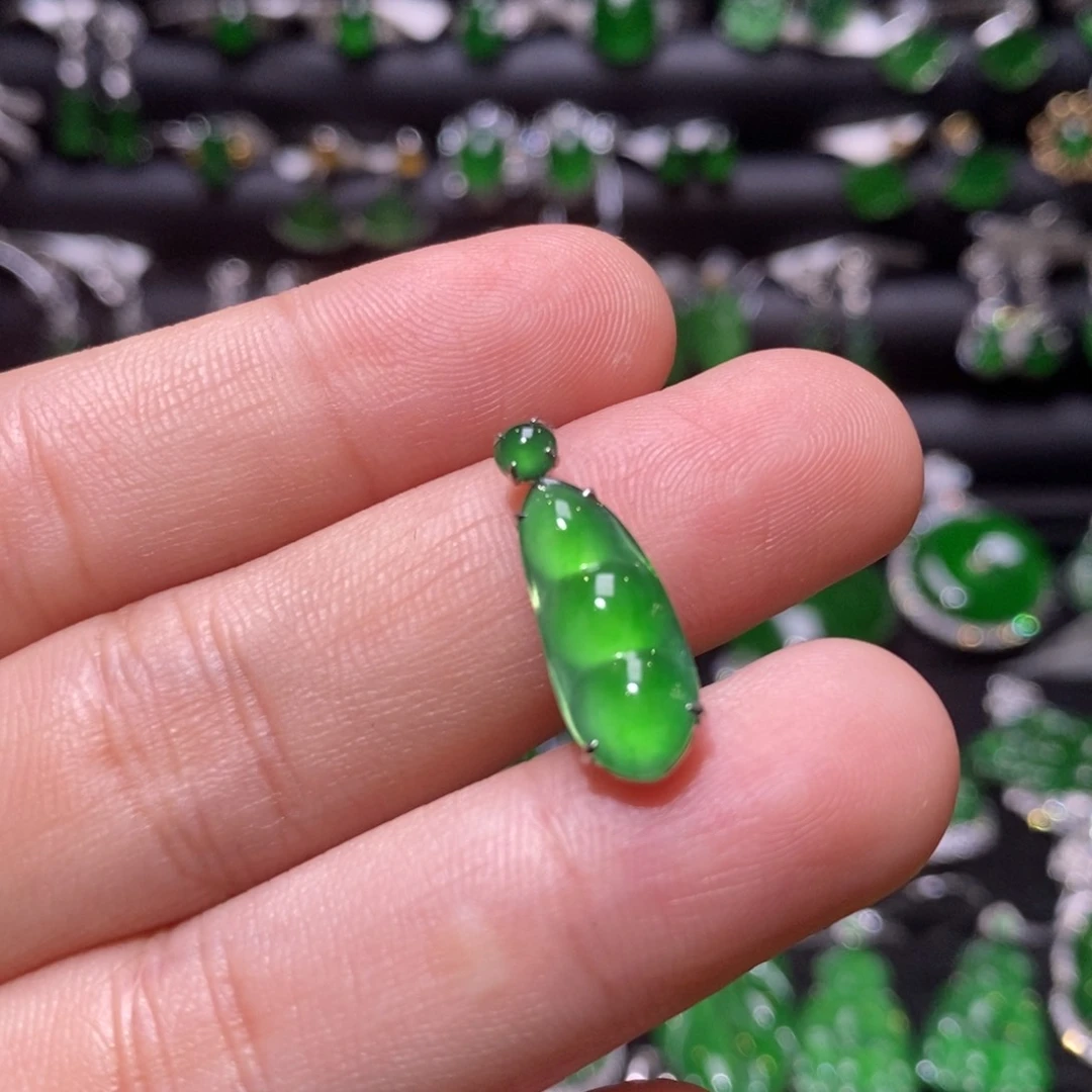 翡翠颈饰18K金镶嵌天然翡翠