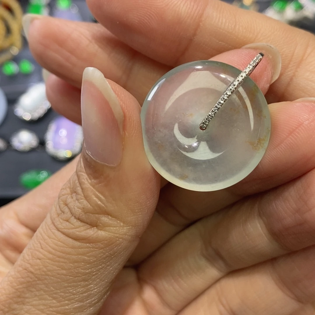 翡翠18K金镶嵌颈饰缅甸