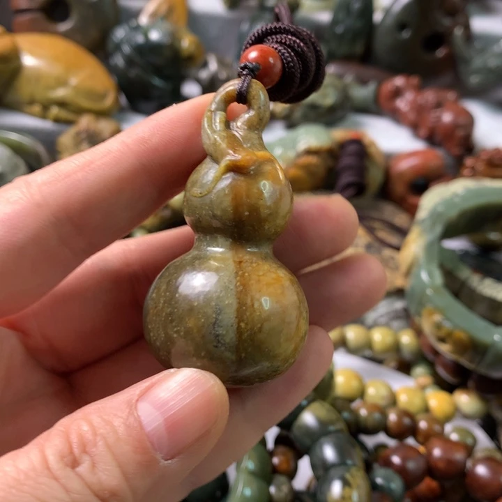未镶嵌岫岩河磨玉（透闪石质玉）把件