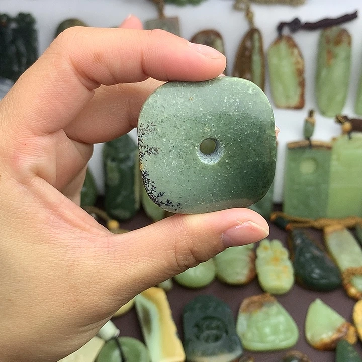 岫岩河磨玉（透闪石质玉）未镶嵌挂件
