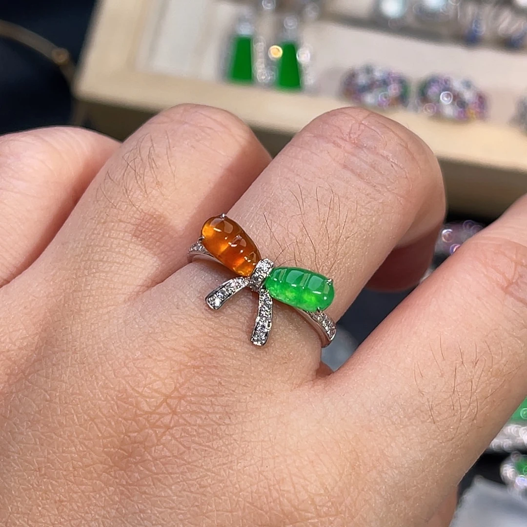 翡翠18K金镶嵌戒指双色福豆