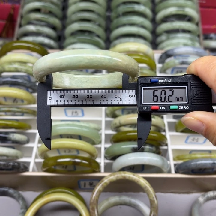 蛇纹石玉未镶嵌手镯33