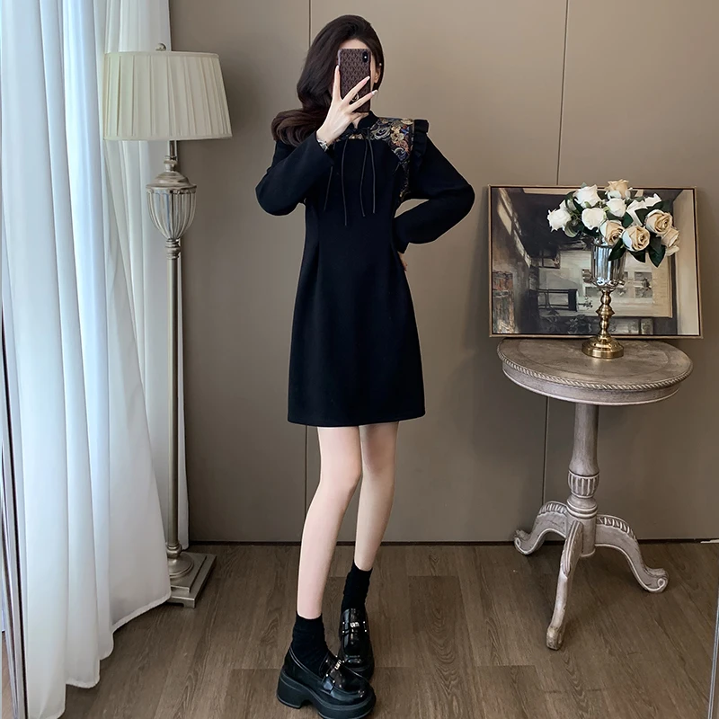 414--刺绣绣花拼接国风新中式中长款A字黑色秋冬长袖气质连衣裙女